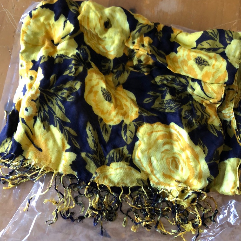 Brand new Scarf